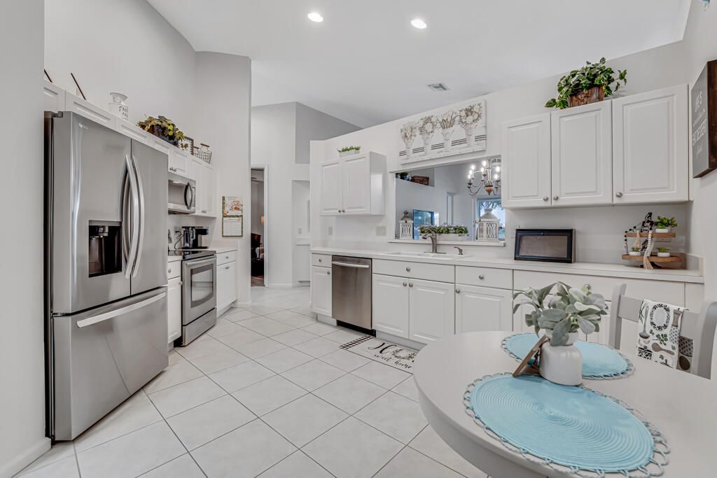 For Sale: $470,000 (3 beds, 2 baths, 1617 Square Feet)