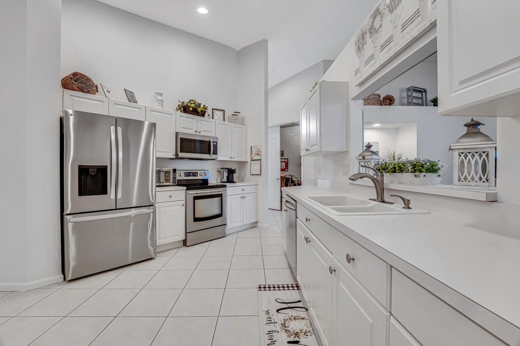 For Sale: $470,000 (3 beds, 2 baths, 1617 Square Feet)