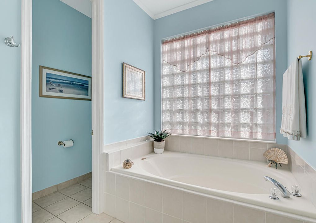 For Sale: $470,000 (3 beds, 2 baths, 1617 Square Feet)