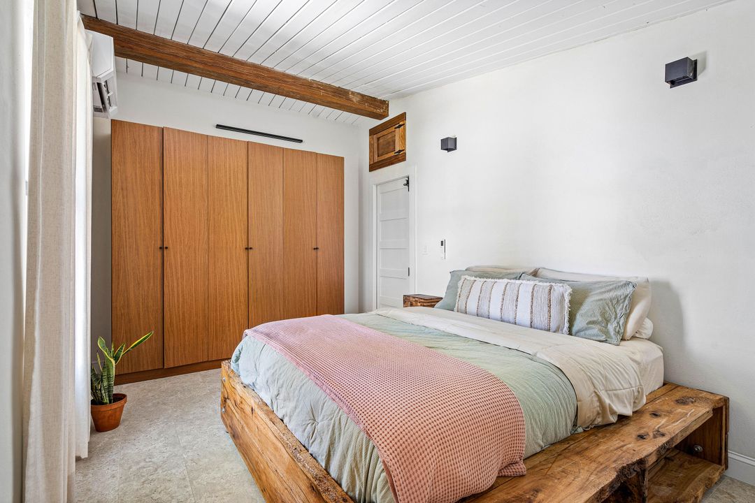 For Sale: $698,000 (2 beds, 2 baths, 830 Square Feet)