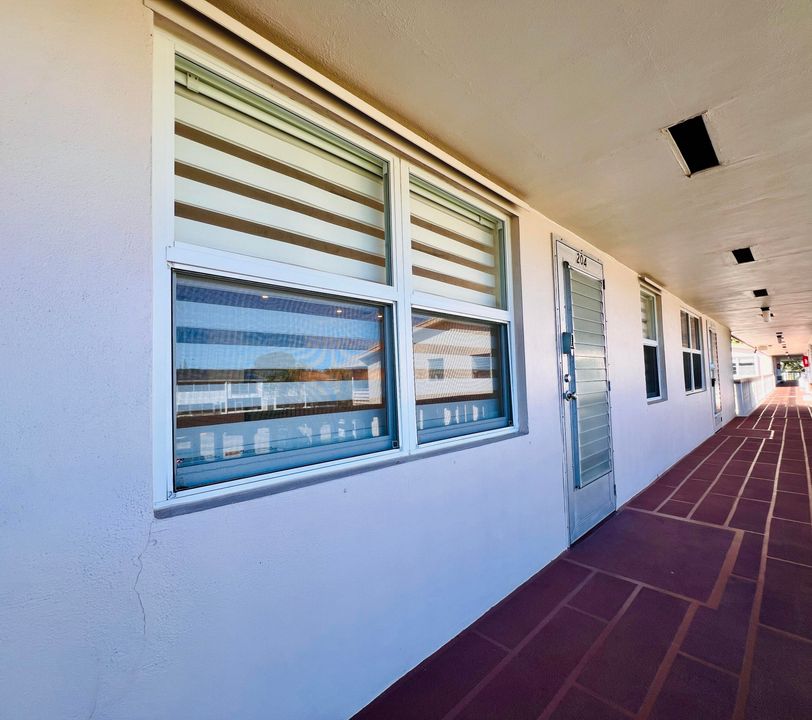 На продажу: $269,000 (2 спален, 2 ванн, 798 Квадратных фут)