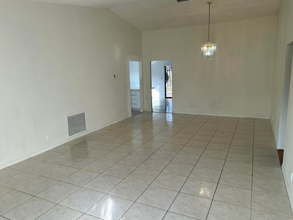 В аренду: $3,950 (4 спален, 2 ванн, 1602 Квадратных фут)