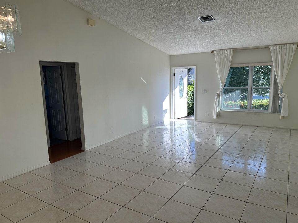 В аренду: $3,950 (4 спален, 2 ванн, 1602 Квадратных фут)