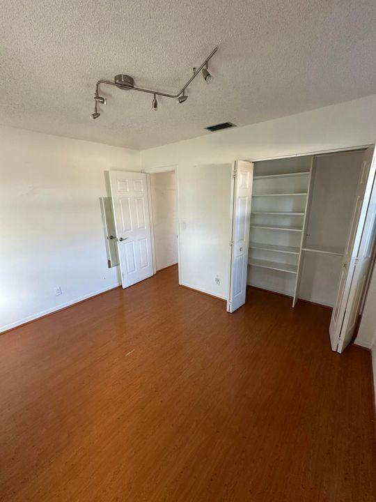 В аренду: $3,950 (4 спален, 2 ванн, 1602 Квадратных фут)