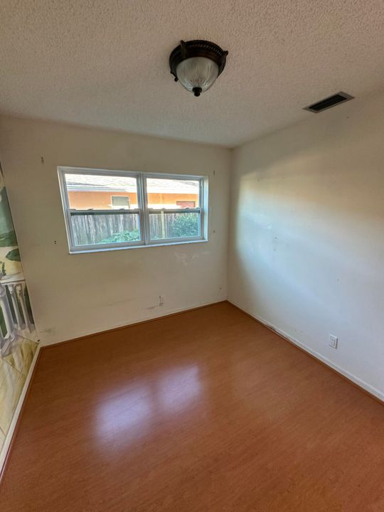 В аренду: $3,950 (4 спален, 2 ванн, 1602 Квадратных фут)