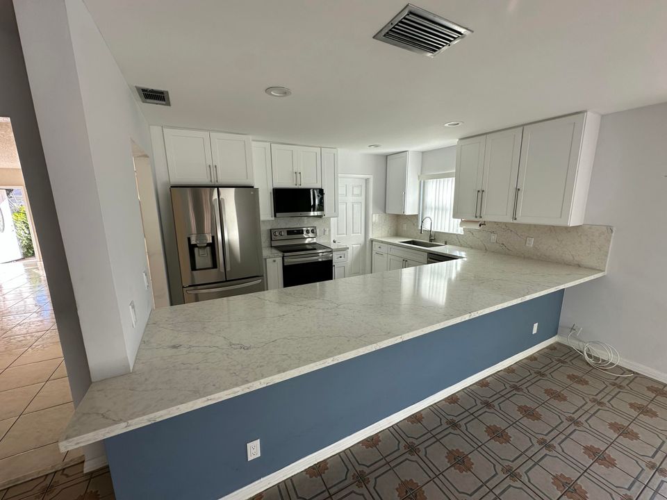 В аренду: $3,950 (4 спален, 2 ванн, 1602 Квадратных фут)