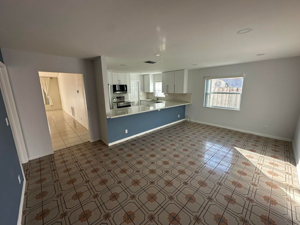 В аренду: $3,950 (4 спален, 2 ванн, 1602 Квадратных фут)