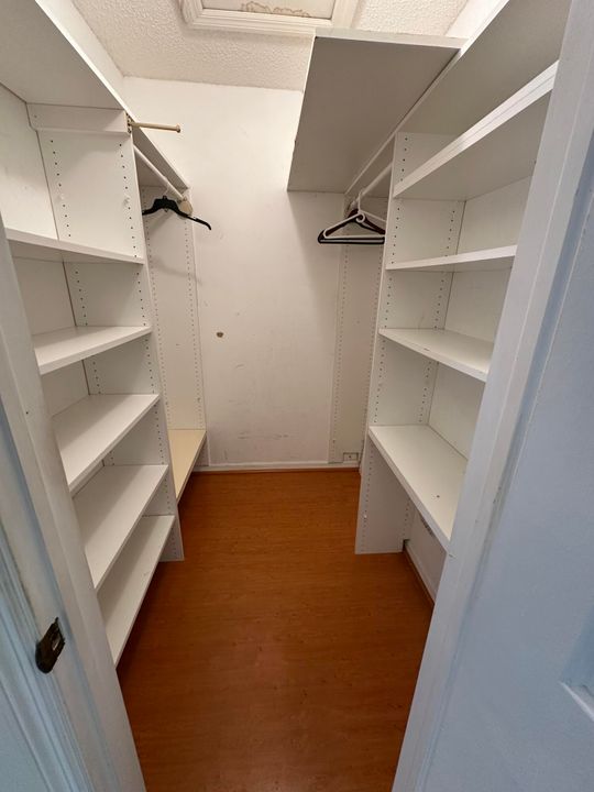 В аренду: $3,950 (4 спален, 2 ванн, 1602 Квадратных фут)