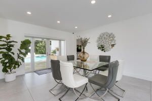 出租: $11,500 (3 贝兹, 2 浴室, 1980 平方英尺)