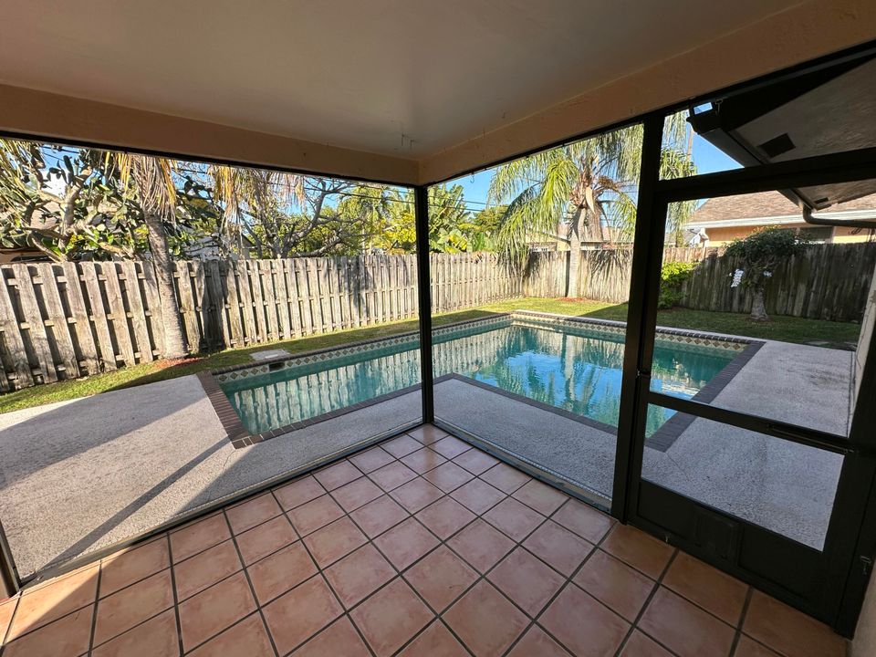 В аренду: $3,950 (4 спален, 2 ванн, 1602 Квадратных фут)