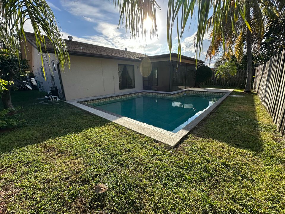 В аренду: $3,950 (4 спален, 2 ванн, 1602 Квадратных фут)