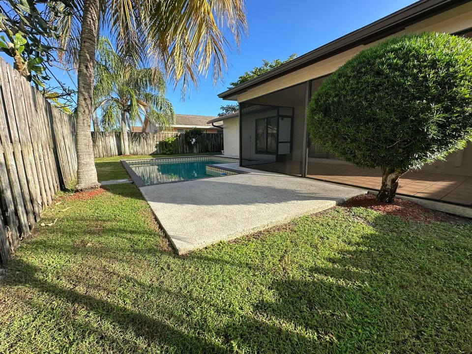 В аренду: $3,950 (4 спален, 2 ванн, 1602 Квадратных фут)