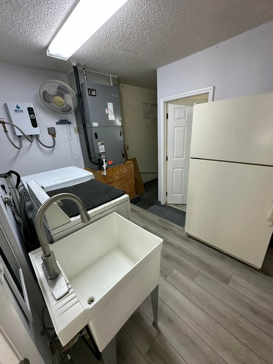 В аренду: $3,950 (4 спален, 2 ванн, 1602 Квадратных фут)