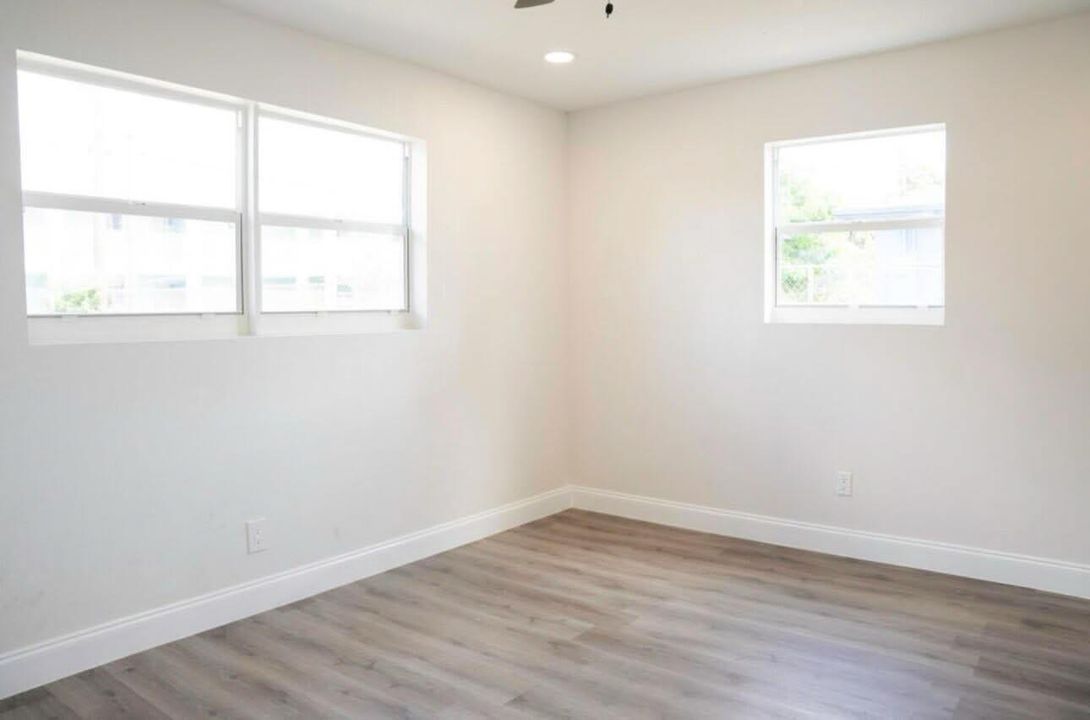 待售: $399,999 (4 贝兹, 2 浴室, 1115 平方英尺)