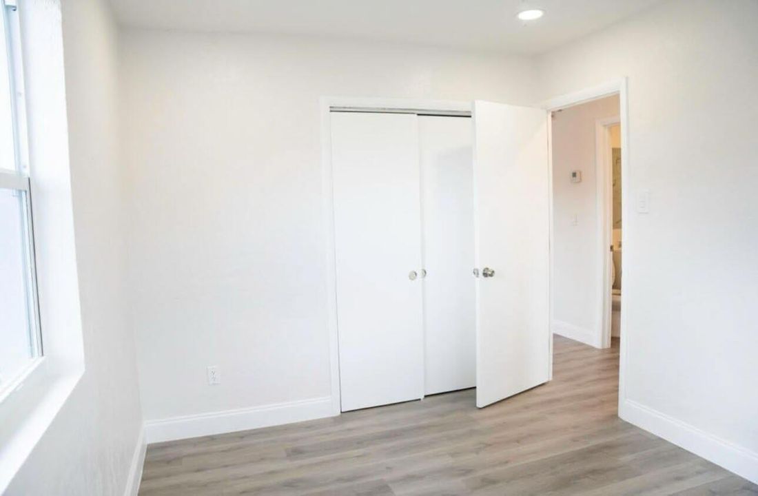 待售: $399,999 (4 贝兹, 2 浴室, 1115 平方英尺)