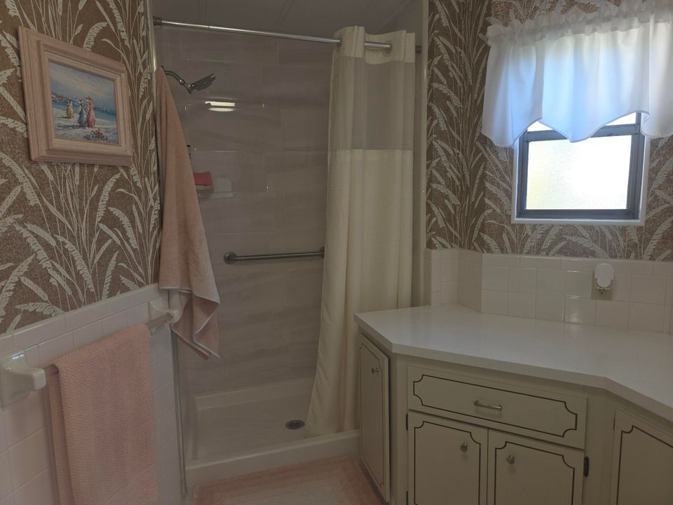 На продажу: $264,900 (2 спален, 2 ванн, 1236 Квадратных фут)