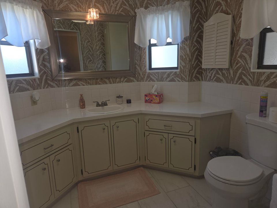 На продажу: $264,900 (2 спален, 2 ванн, 1236 Квадратных фут)