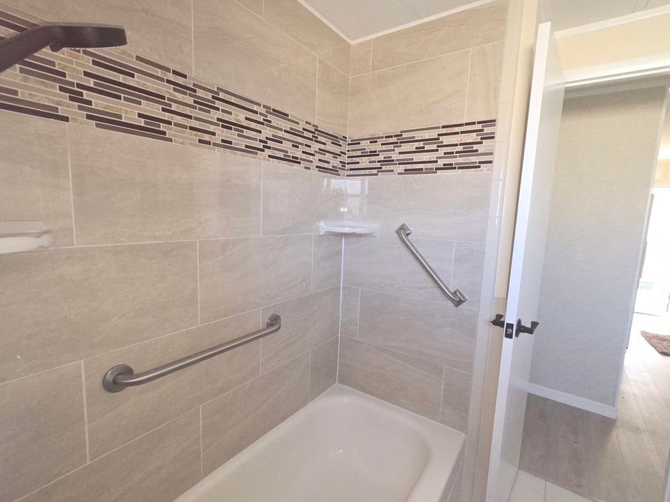 На продажу: $264,900 (2 спален, 2 ванн, 1236 Квадратных фут)