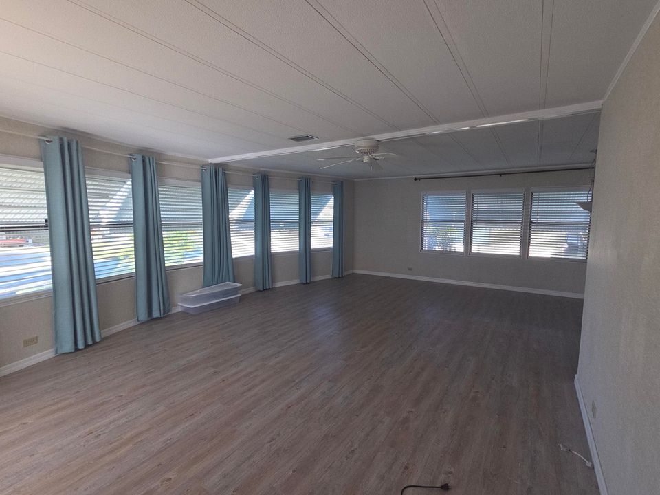 На продажу: $264,900 (2 спален, 2 ванн, 1236 Квадратных фут)