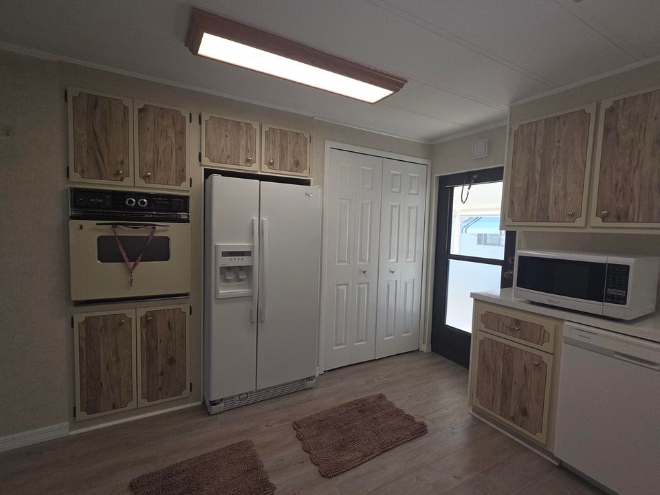 На продажу: $264,900 (2 спален, 2 ванн, 1236 Квадратных фут)