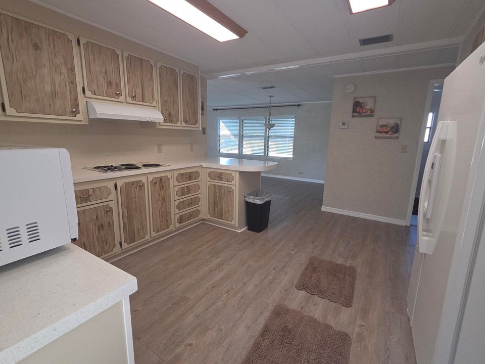 На продажу: $264,900 (2 спален, 2 ванн, 1236 Квадратных фут)