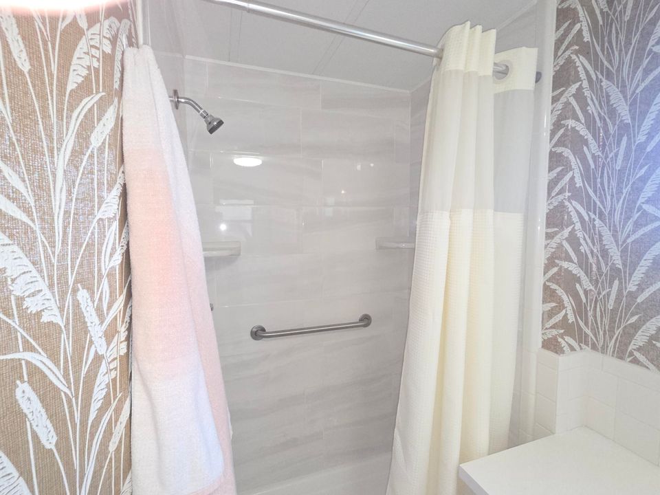 На продажу: $264,900 (2 спален, 2 ванн, 1236 Квадратных фут)