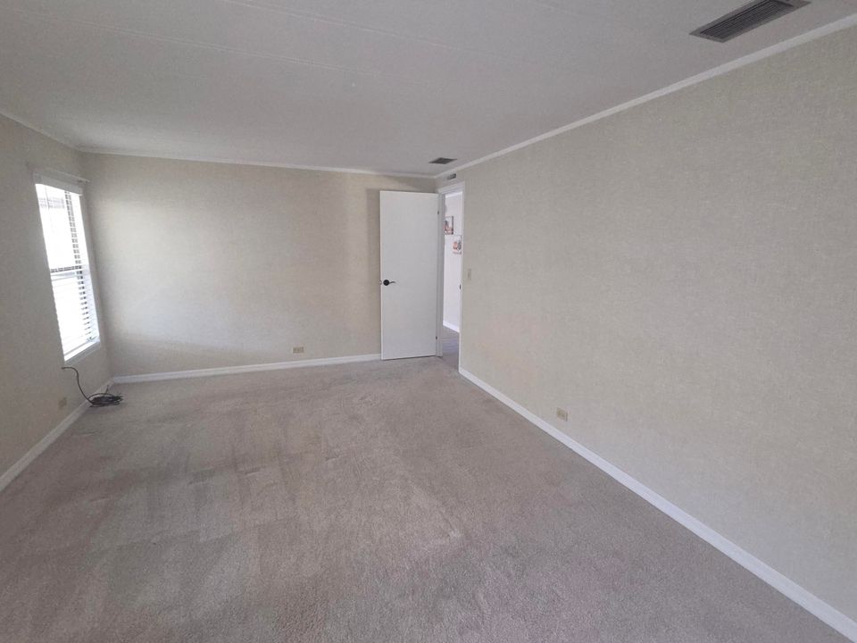 На продажу: $264,900 (2 спален, 2 ванн, 1236 Квадратных фут)