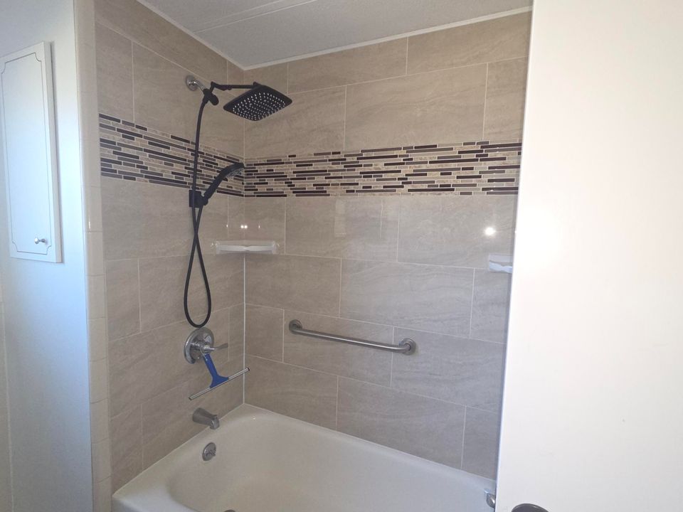 На продажу: $264,900 (2 спален, 2 ванн, 1236 Квадратных фут)