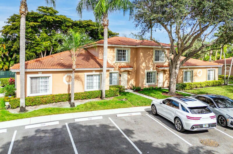 En Venta: $299,500 (2 camas, 2 baños, 1122 Pies cuadrados)