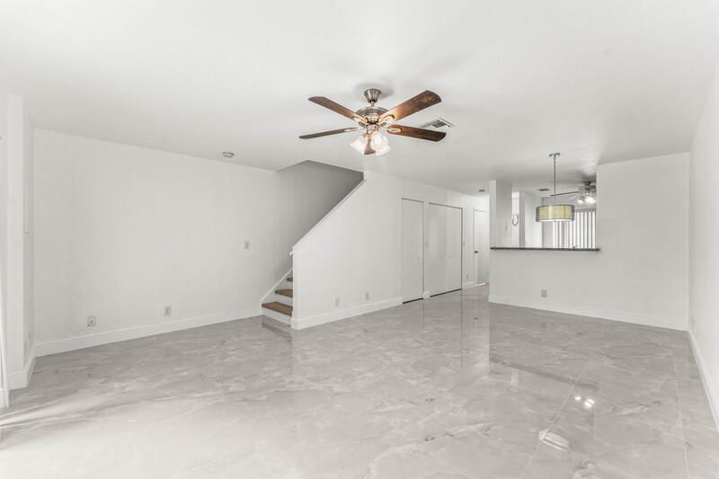 En Venta: $299,500 (2 camas, 2 baños, 1122 Pies cuadrados)