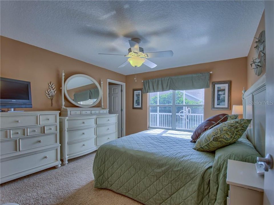 Large Master Bedroom can hold king size bed