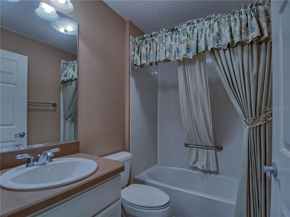 Guest bath situated between 2 bedrooms