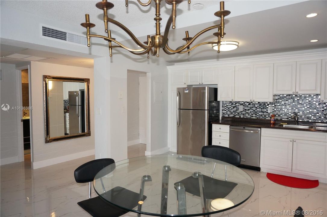 For Rent: $3,500 (1 beds, 1 baths, 1005 Square Feet)