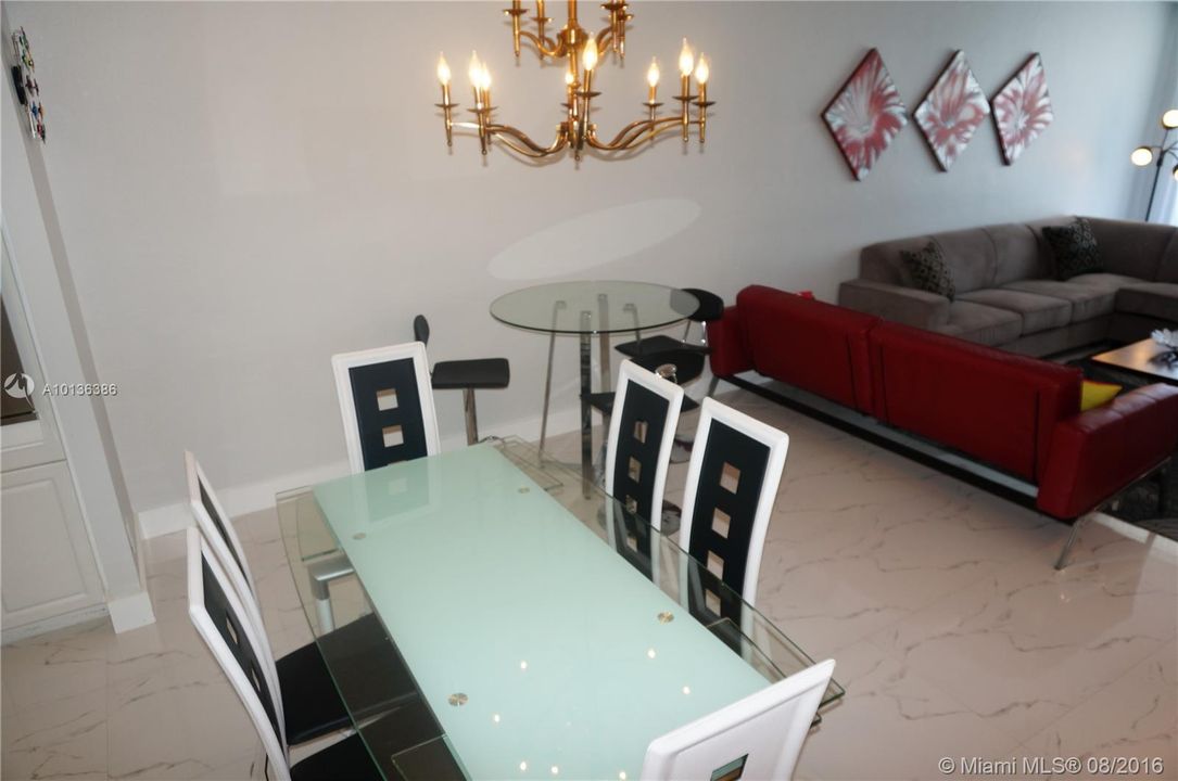 For Rent: $3,500 (1 beds, 1 baths, 1005 Square Feet)