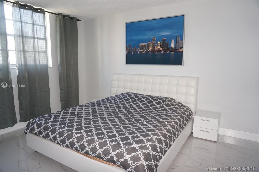 For Rent: $3,500 (1 beds, 1 baths, 1005 Square Feet)