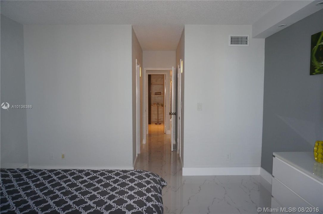 For Rent: $3,500 (1 beds, 1 baths, 1005 Square Feet)