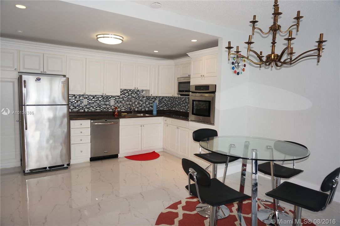 For Rent: $3,500 (1 beds, 1 baths, 1005 Square Feet)