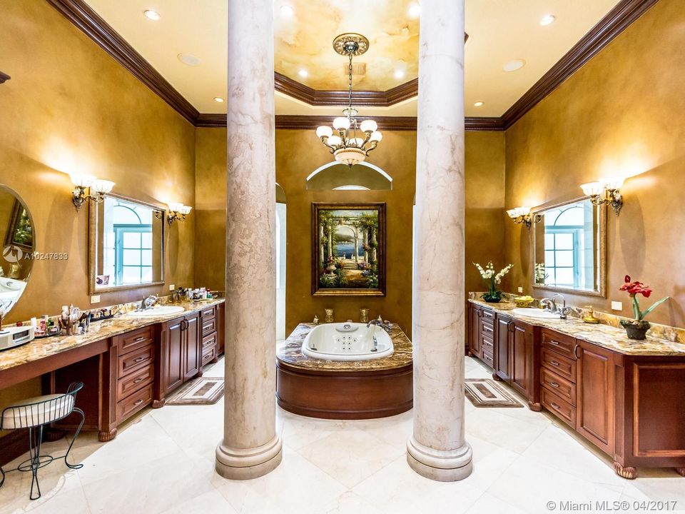 最近售出: $1,950,000 (6 贝兹, 6 浴室, 10486 平方英尺)