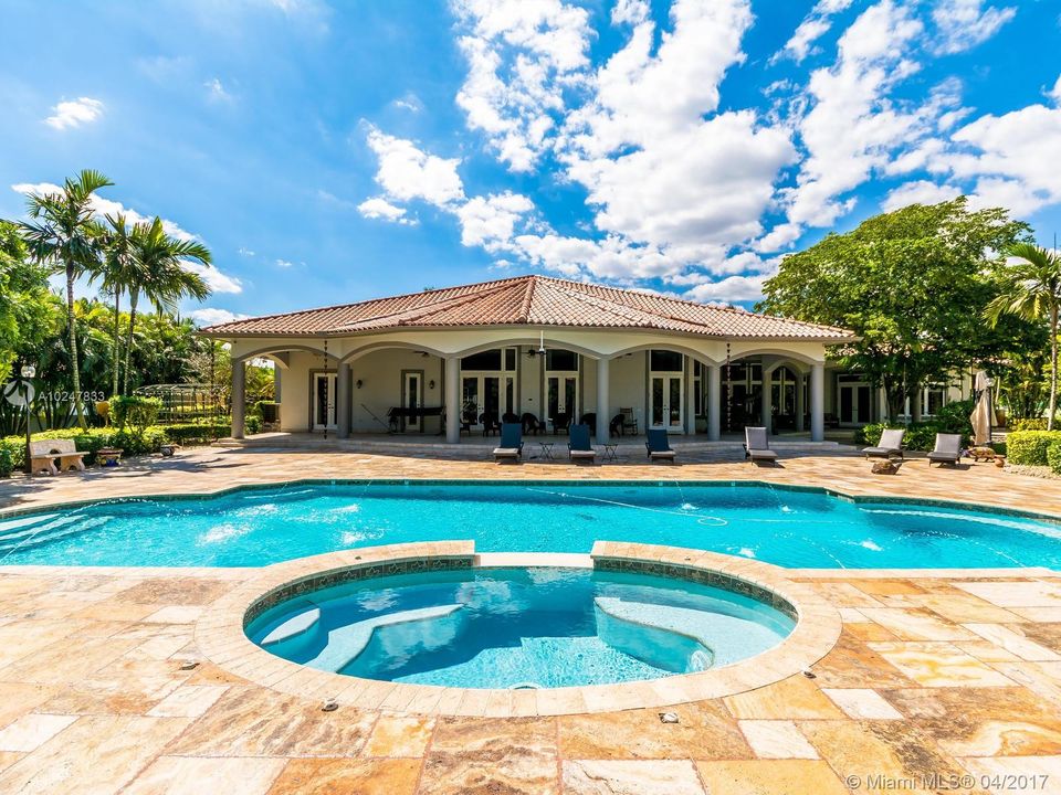 最近售出: $1,950,000 (6 贝兹, 6 浴室, 10486 平方英尺)