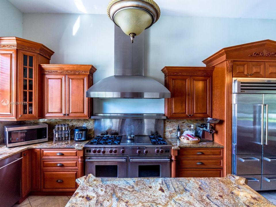 最近售出: $1,950,000 (6 贝兹, 6 浴室, 10486 平方英尺)