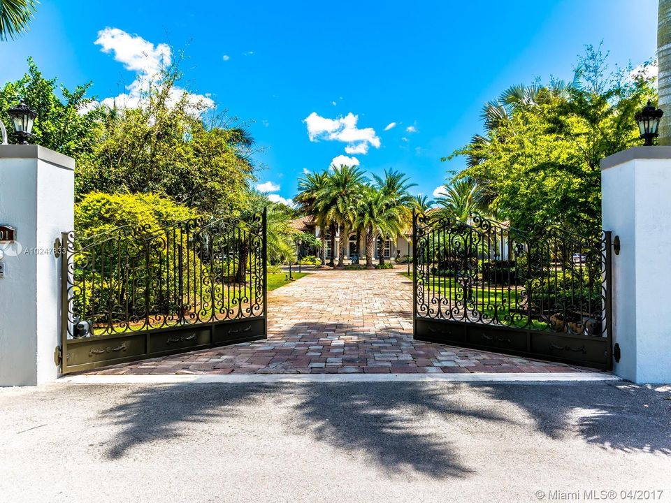 最近售出: $1,950,000 (6 贝兹, 6 浴室, 10486 平方英尺)