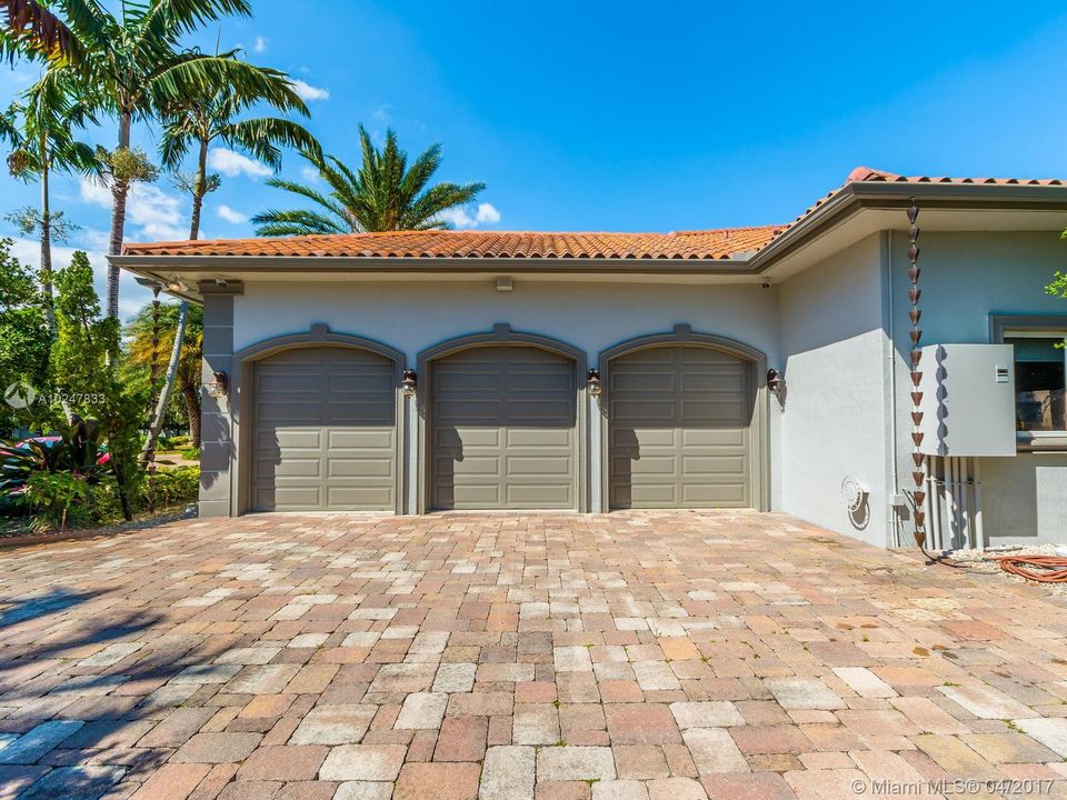 最近售出: $1,950,000 (6 贝兹, 6 浴室, 10486 平方英尺)