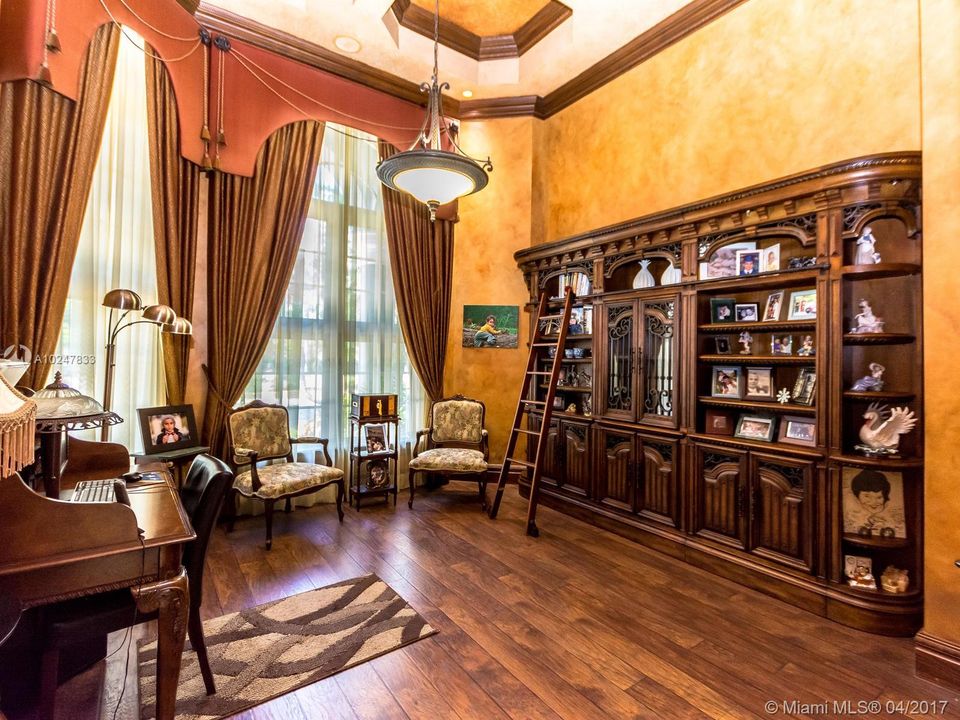 最近售出: $1,950,000 (6 贝兹, 6 浴室, 10486 平方英尺)