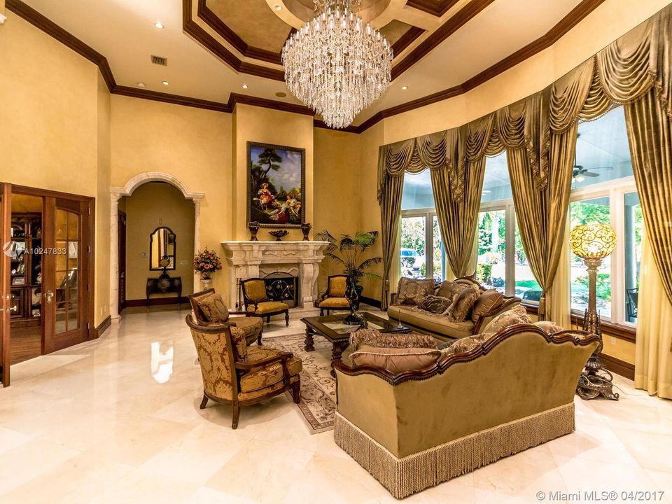 最近售出: $1,950,000 (6 贝兹, 6 浴室, 10486 平方英尺)