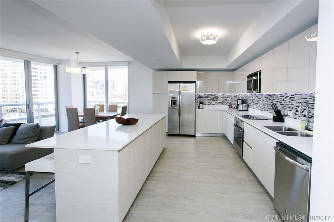 В аренду: $7,500 (3 спален, 3 ванн, 1737 Квадратных фут)