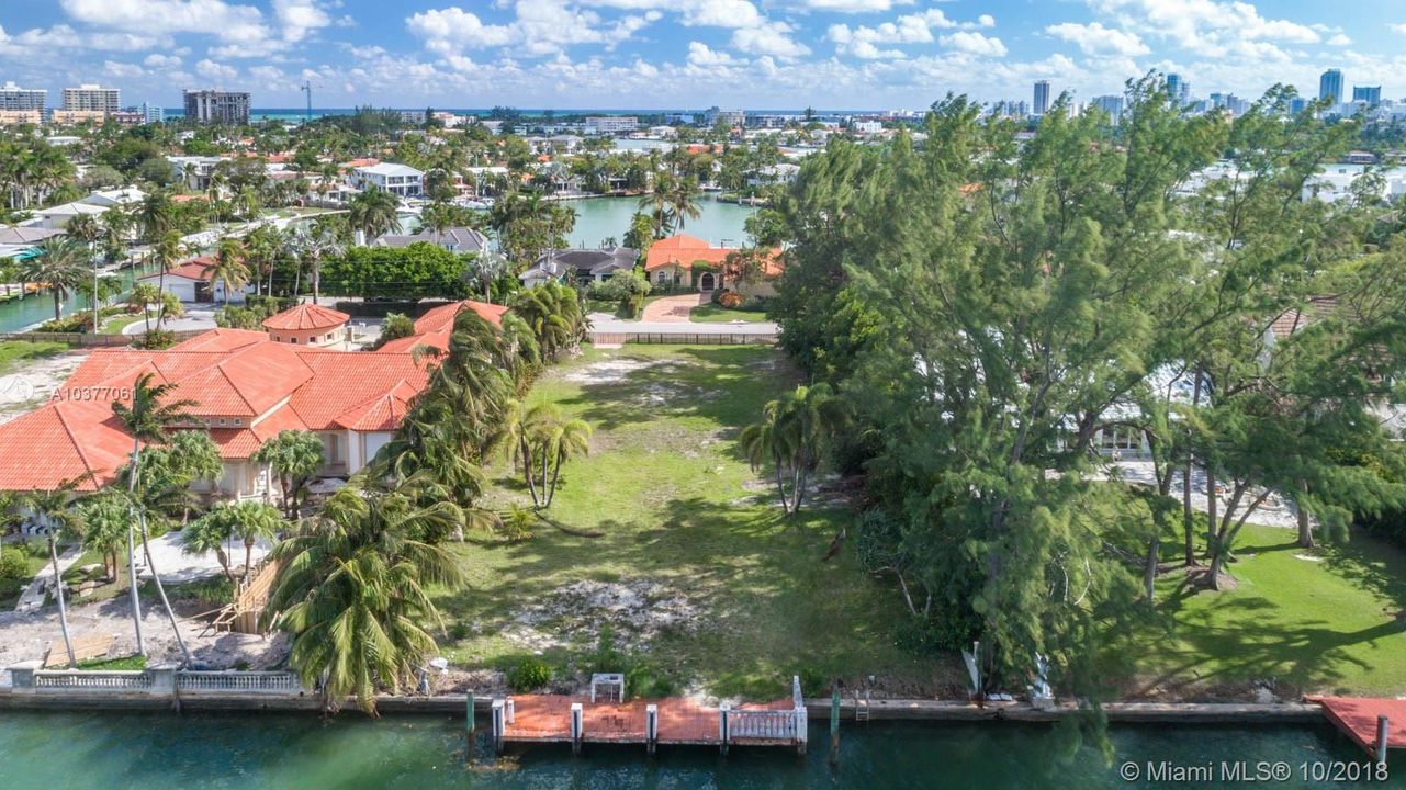 Vendido Recientemente: $4,500,000 (0.42 acres)