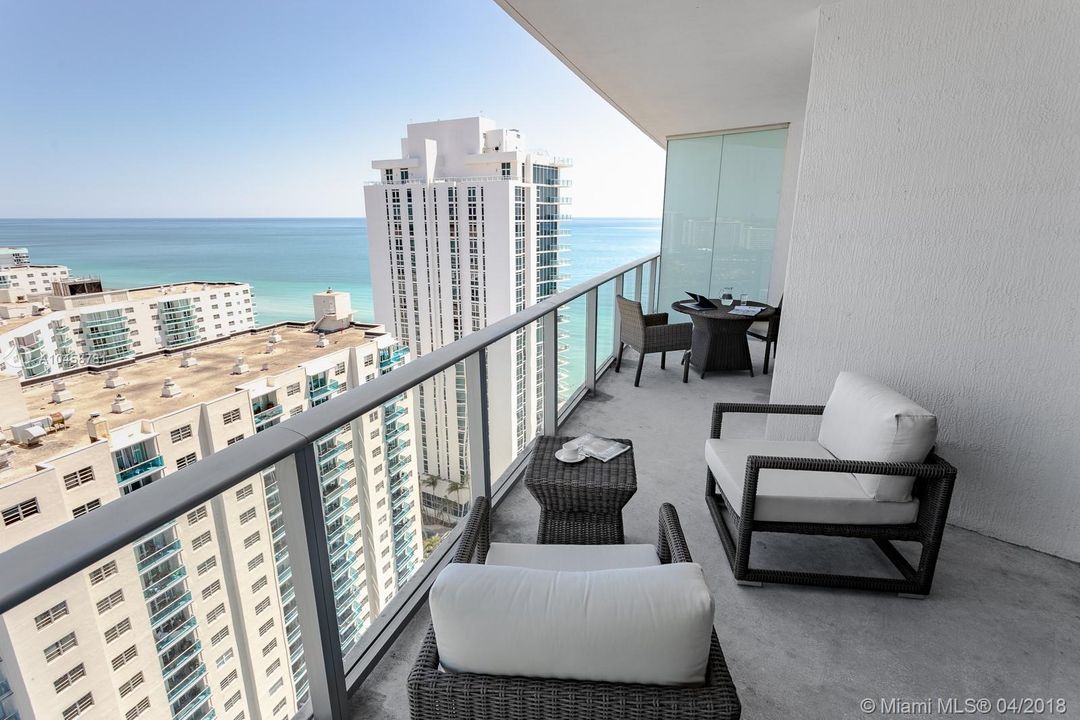 For Rent: $5,500 (1 beds, 1 baths, 1000 Square Feet)