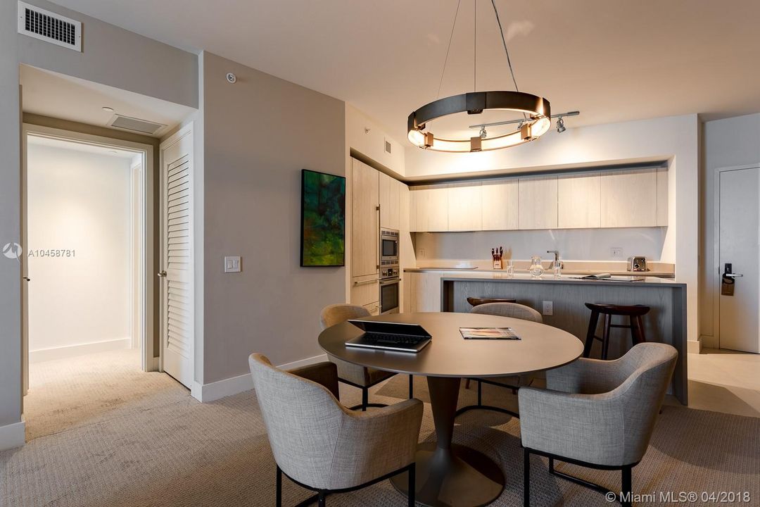 For Rent: $5,500 (1 beds, 1 baths, 1000 Square Feet)