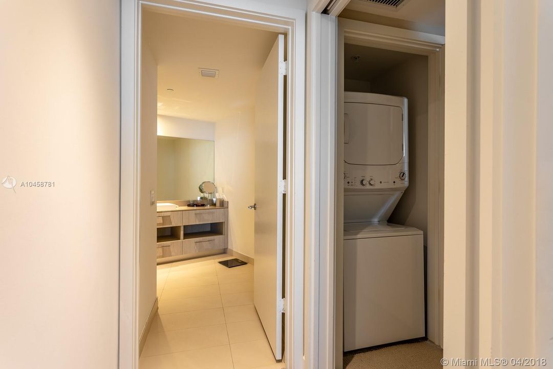 For Rent: $5,500 (1 beds, 1 baths, 1000 Square Feet)