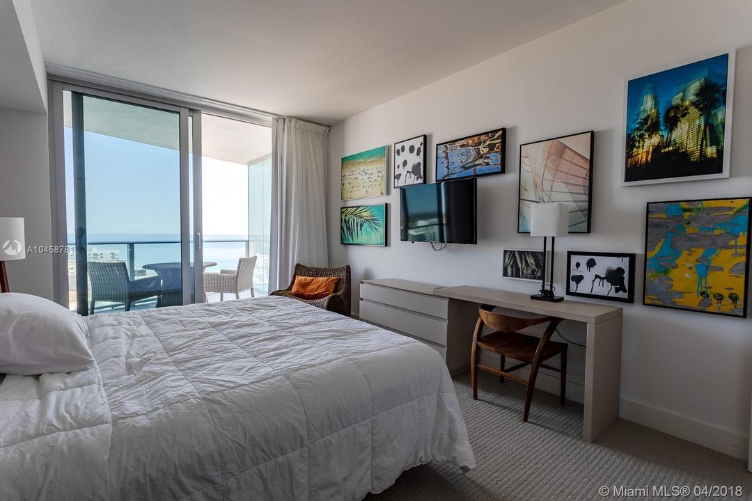 For Rent: $5,500 (1 beds, 1 baths, 1000 Square Feet)